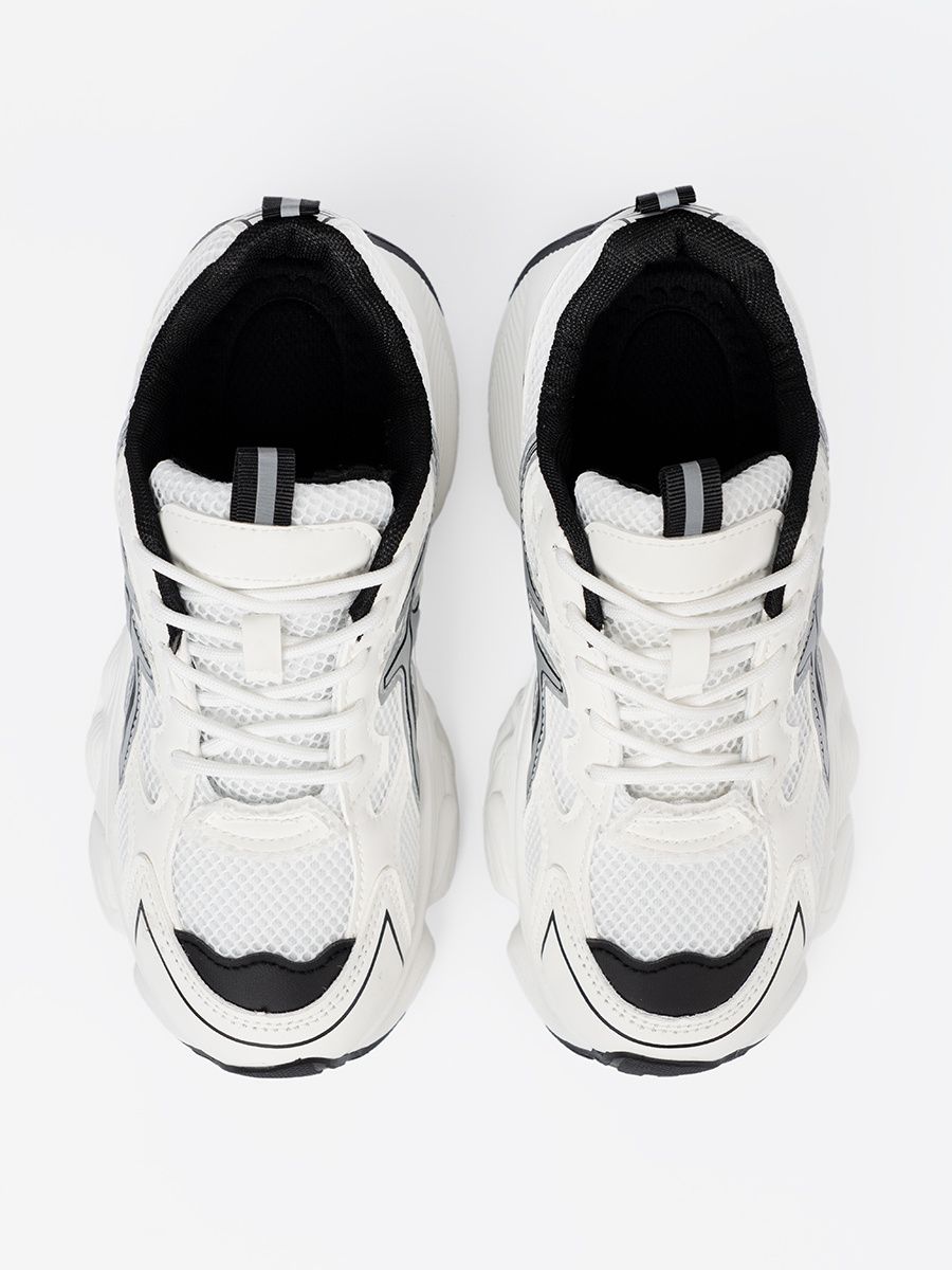 Sneakers bianche e nere comode con rete