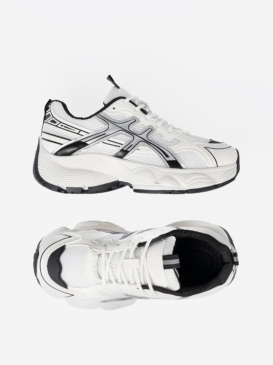 Sneakers bianche e nere comode con rete