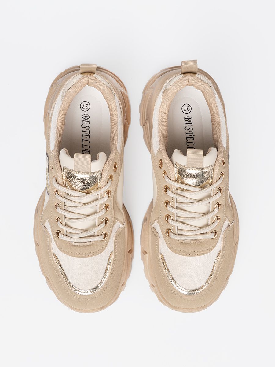 Sneakers beige con cuore dorato decorativo