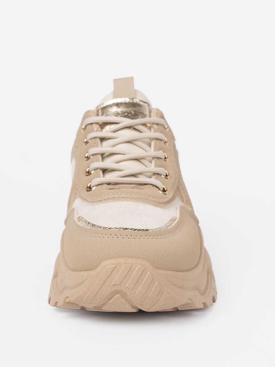 Sneakers beige con cuore dorato decorativo