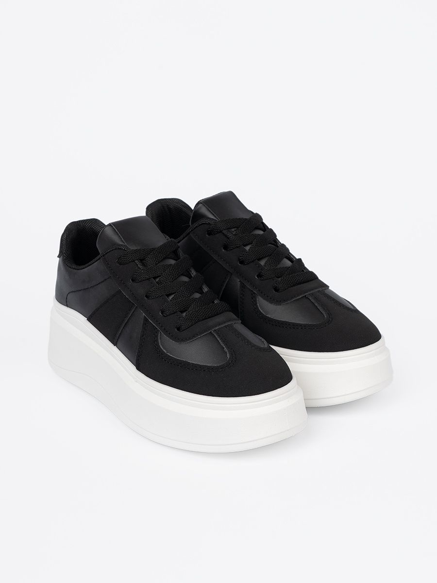 Sneakers nere classiche con suola spessa