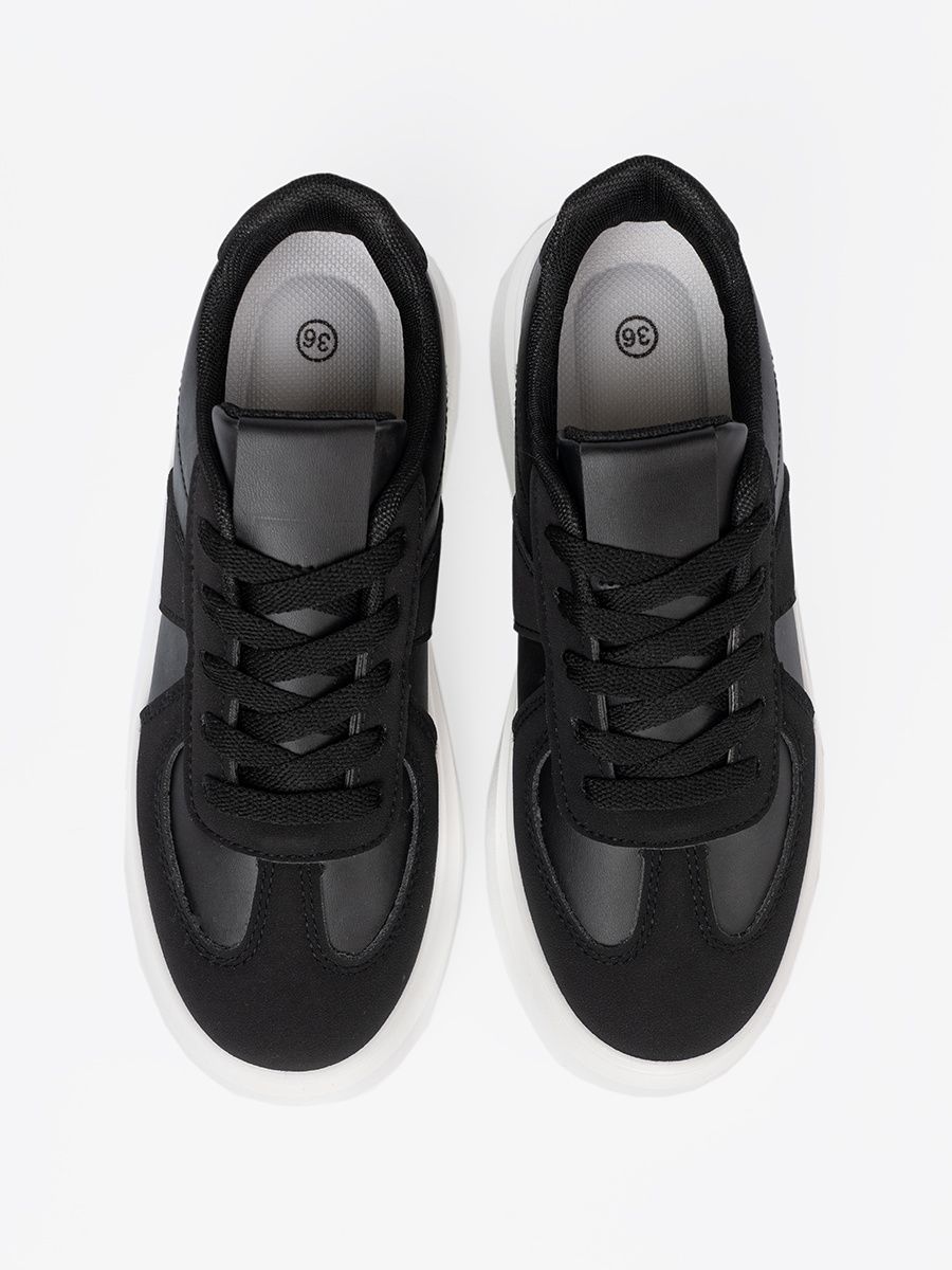 Sneakers nere classiche con suola spessa