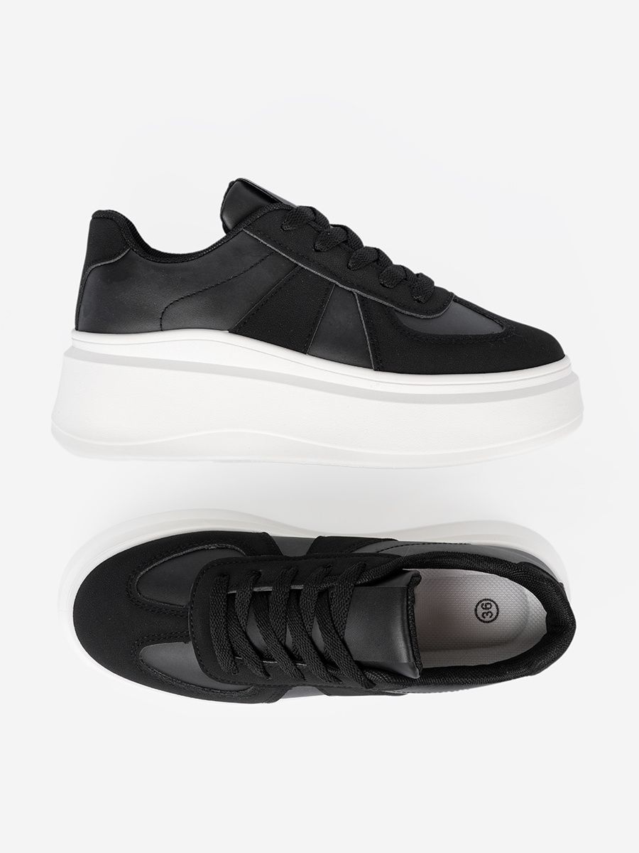 Sneakers nere classiche con suola spessa