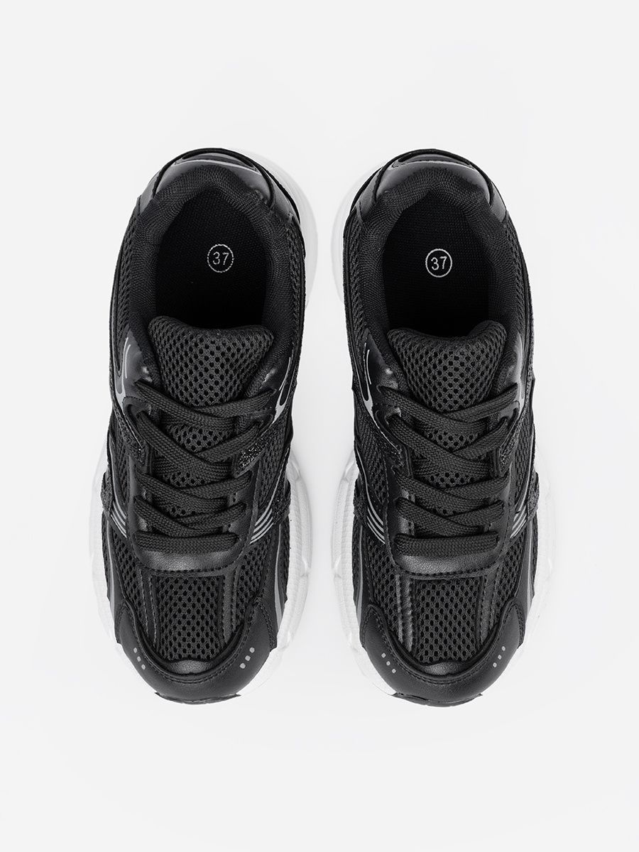 Sneakers nere con rete e suola bianca