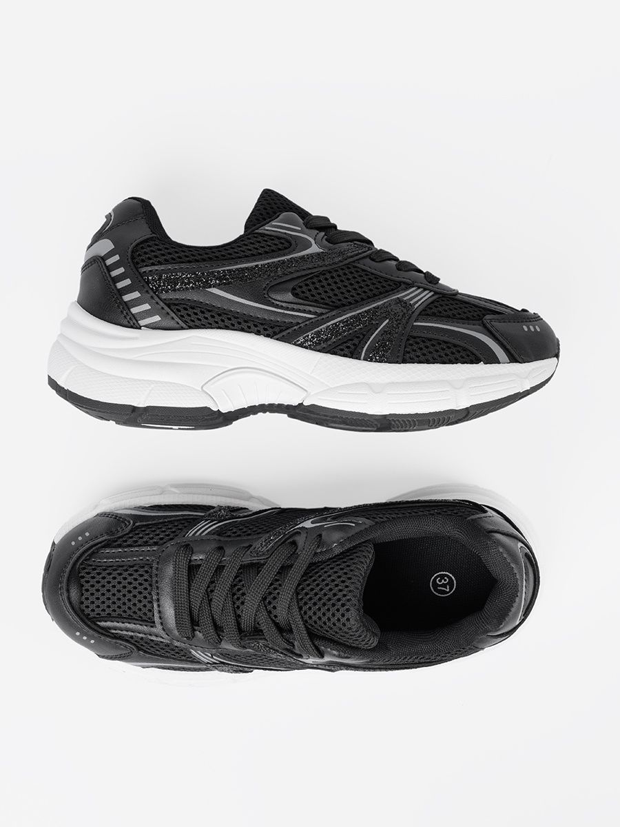 Sneakers nere con rete e suola bianca