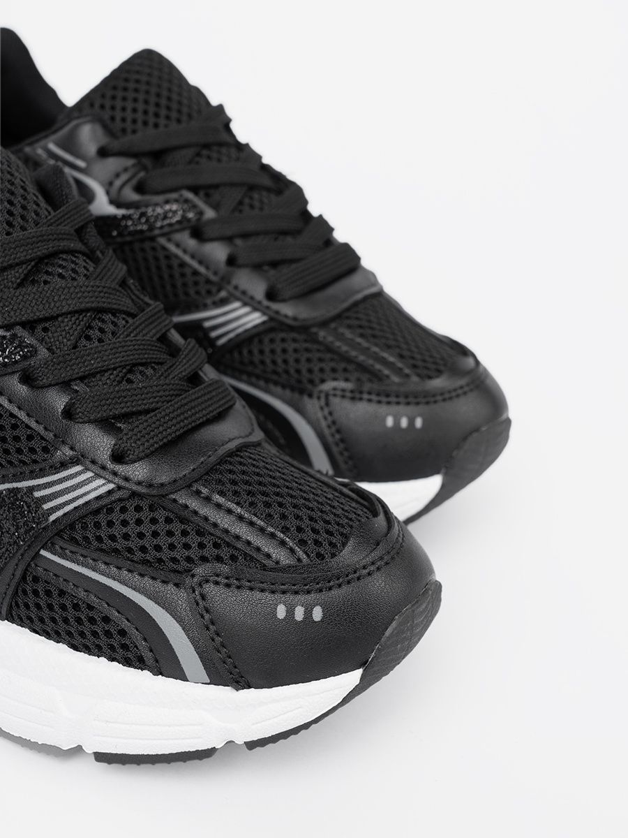 Sneakers nere con rete e suola bianca
