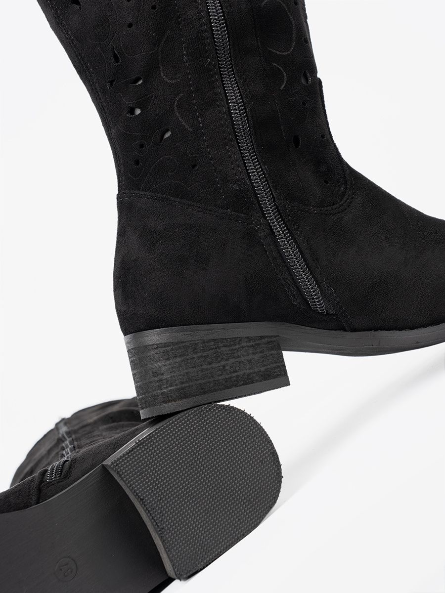 Stivali neri in suede sopra il ginocchio