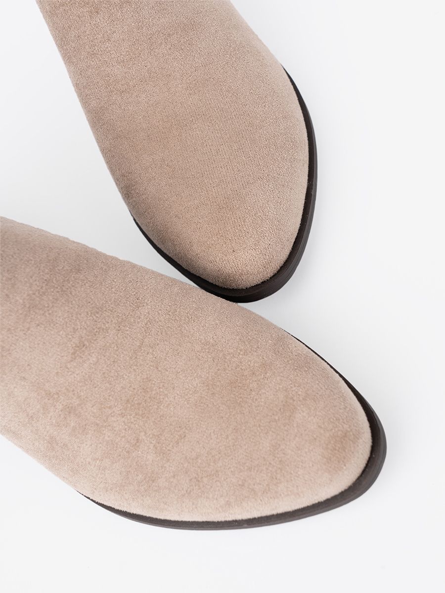 Stivaletti beige con ritagli