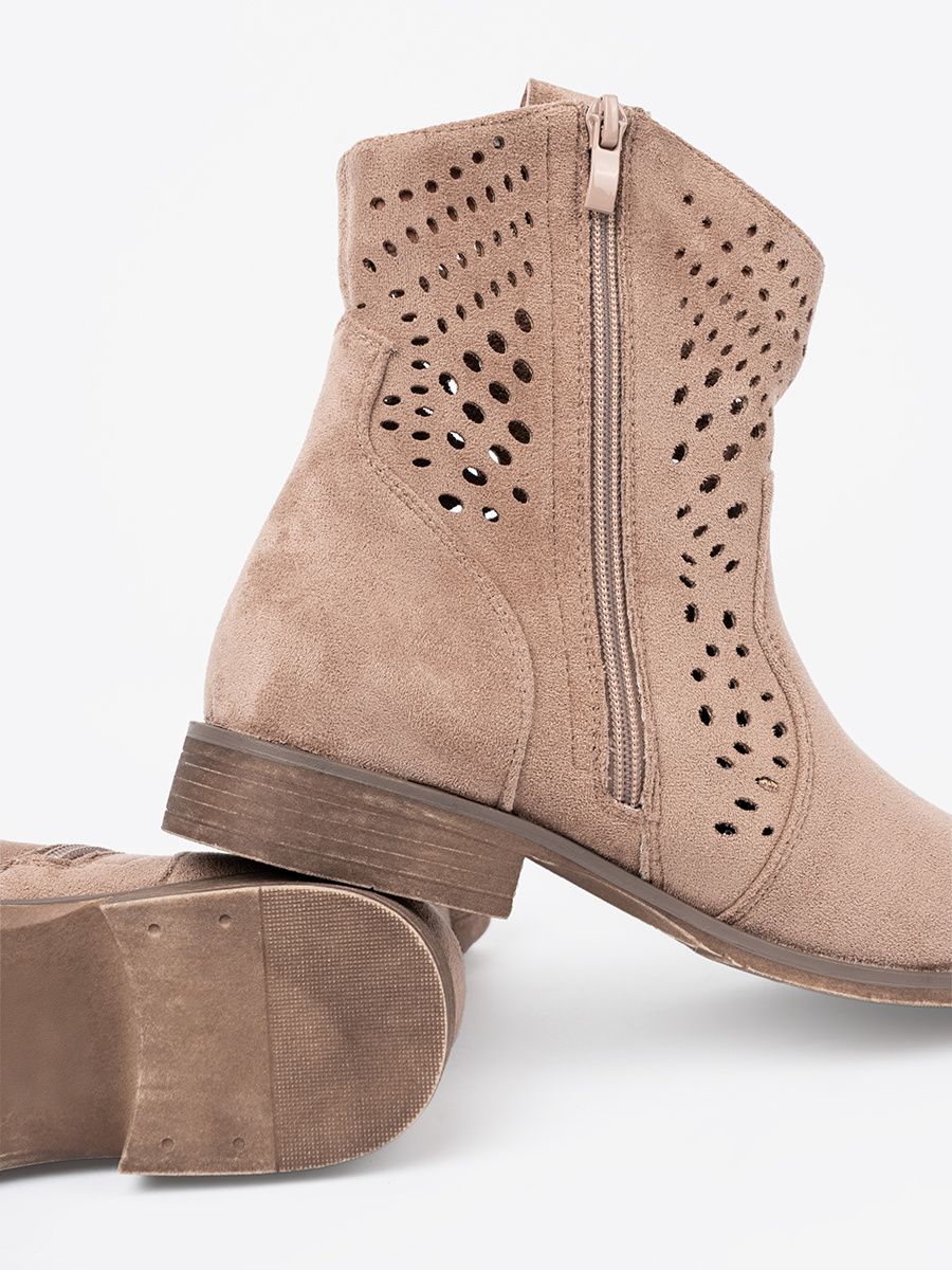 Beige Čizme u Cowboy Stilu s Izrezima