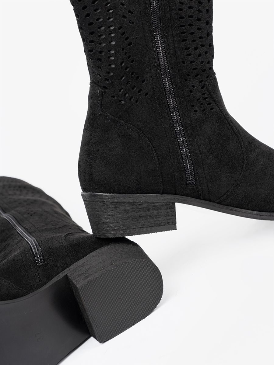 Stivali neri traforati in stile cowboy