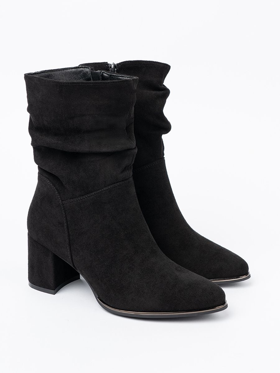 Stivaletti neri in suede con elegante arricciatura