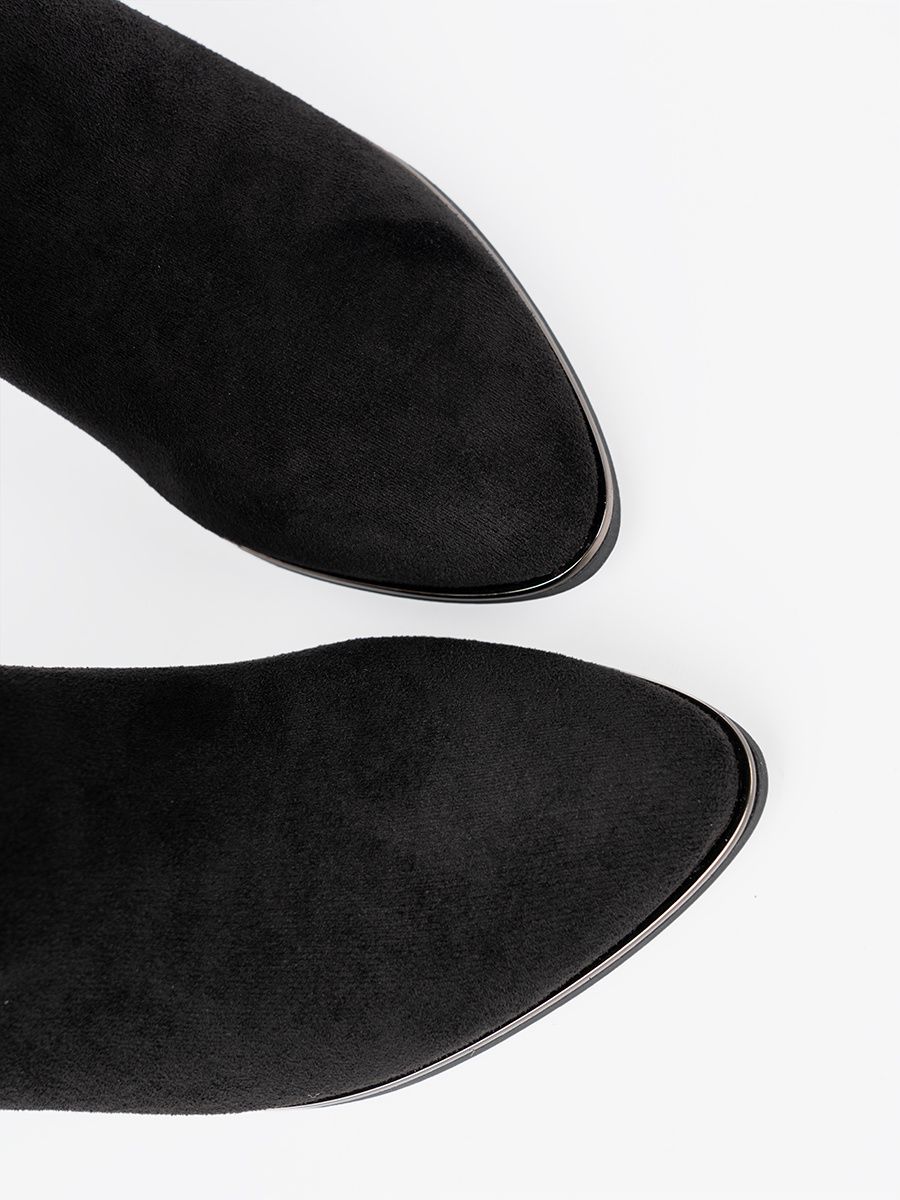 Stivaletti neri in suede con elegante arricciatura