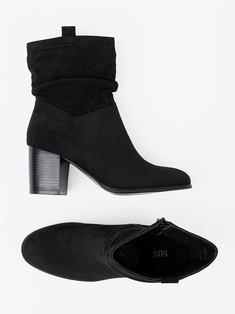 Stivaletti neri in suede con tacco a blocco e gambale arricciato