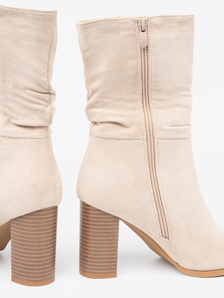 Stivaletti beige chiaro con gambale arricciato