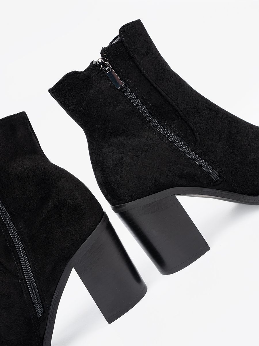 Stivaletti neri in suede con tacco a blocco