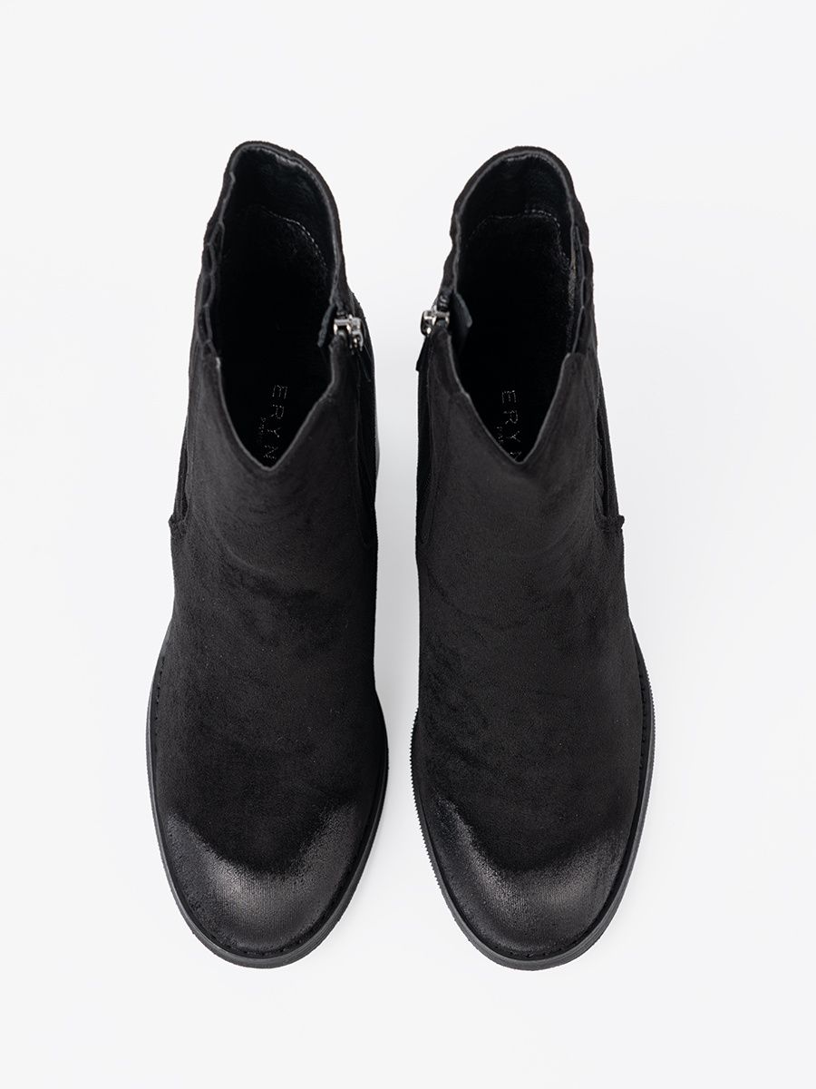 Stivaletti neri in suede con tacco alto