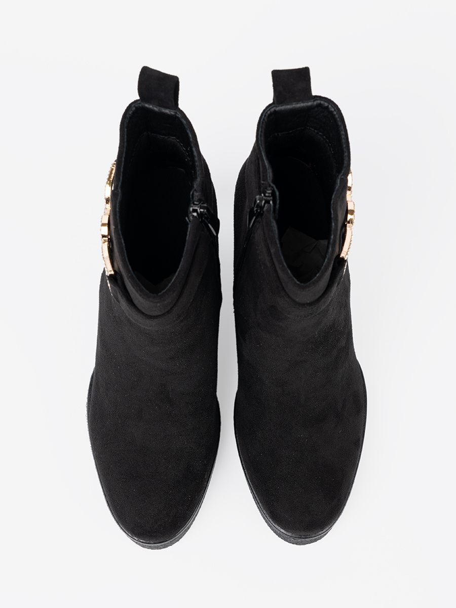 Stivaletti neri in suede con elegante fibbia