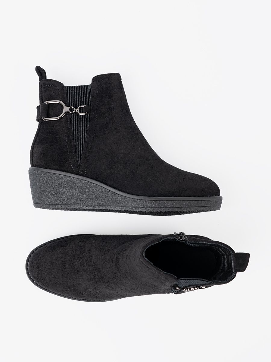 Stivaletti neri in suede con inserto elastico