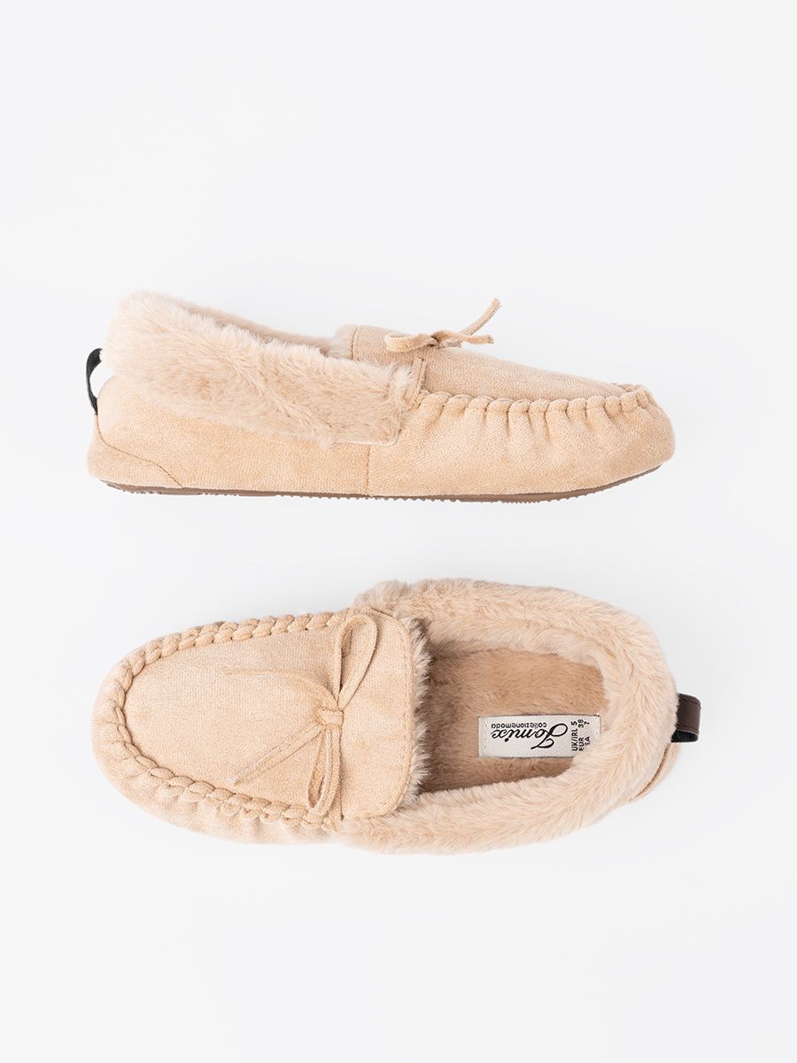 Pantofole beige calde con fiocco