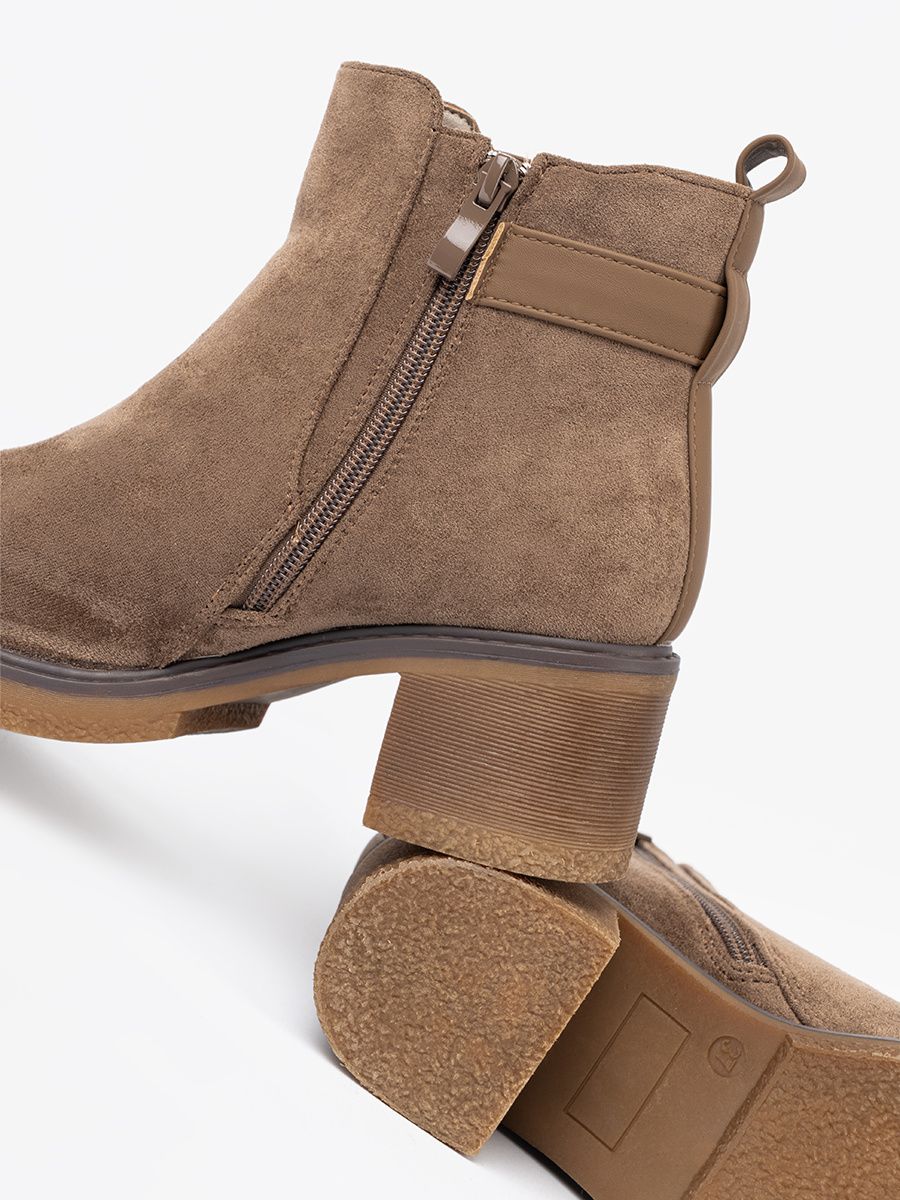 Stivaletti beige eleganti con tacco comodo