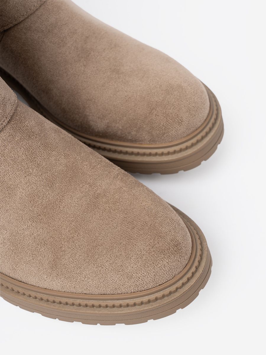 Stivaletti beige in suede con fibbie decorative