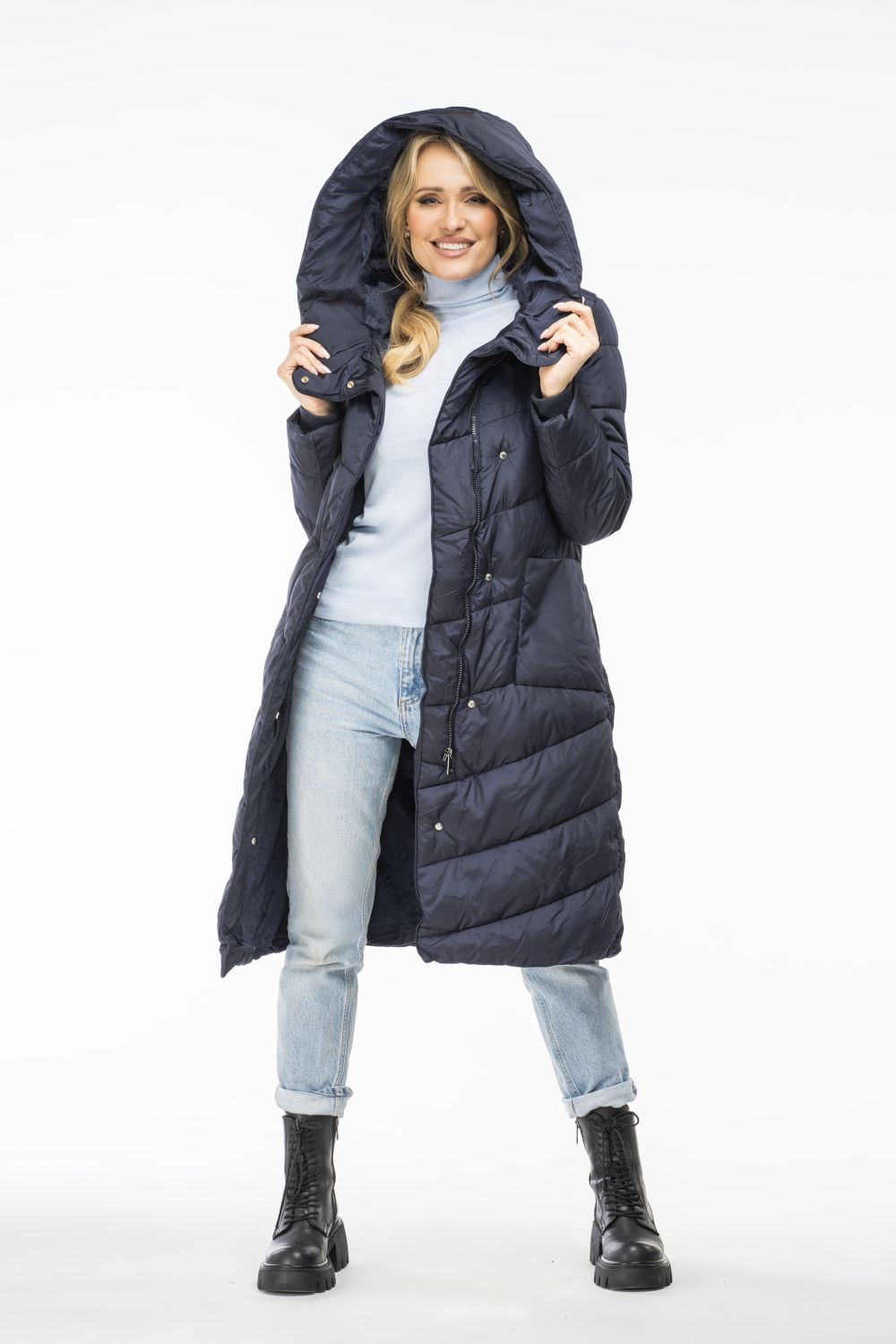 Giacca invernale blu scuro con colletto alto