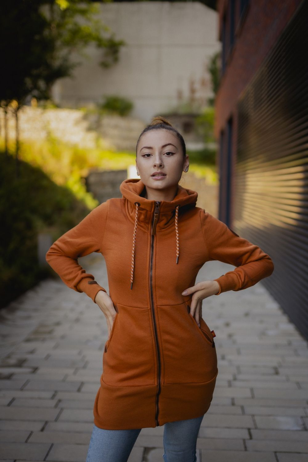 Felpa mattone arancione estesa con zip