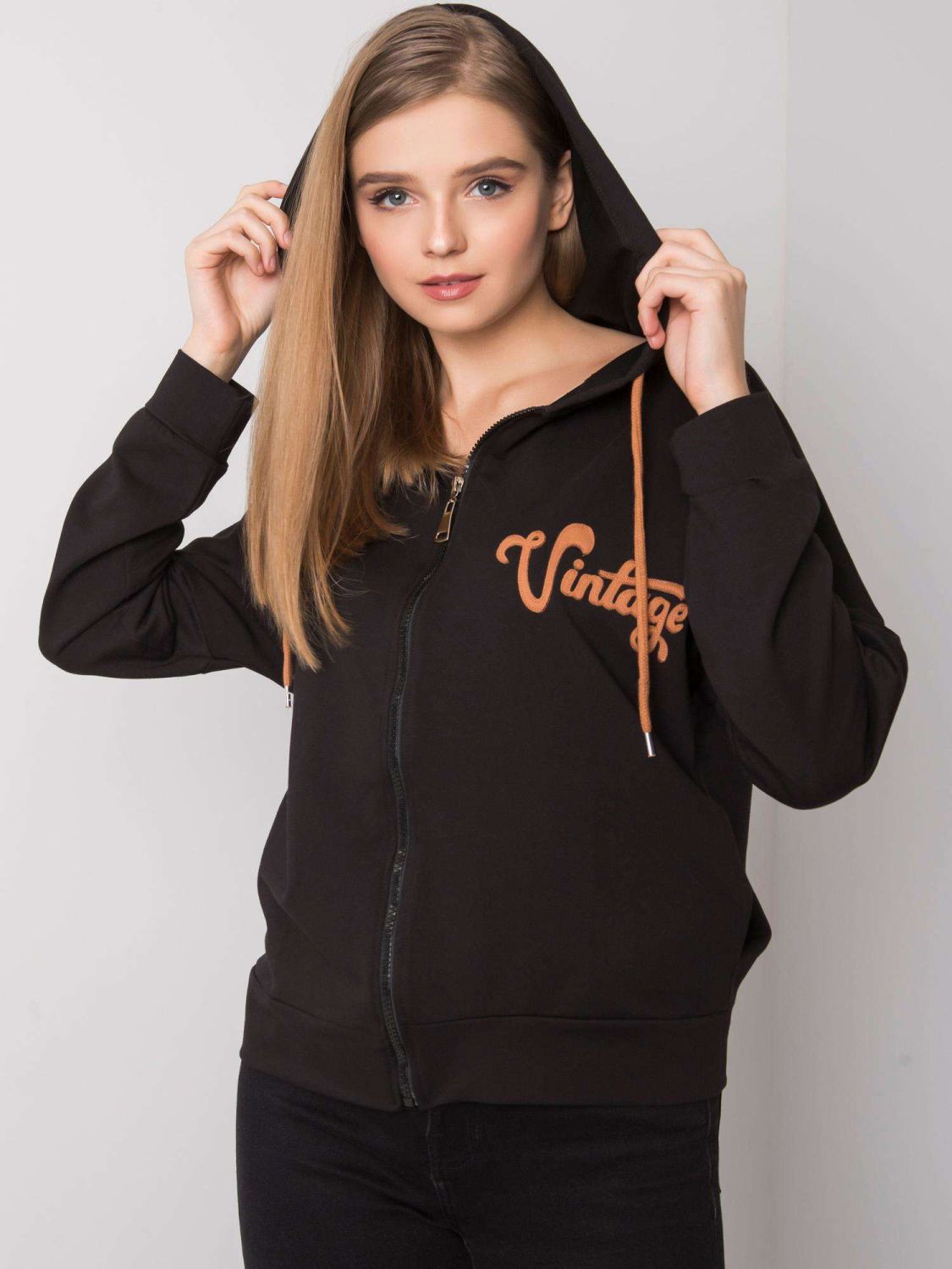 Felpa nera con zip e cappuccio