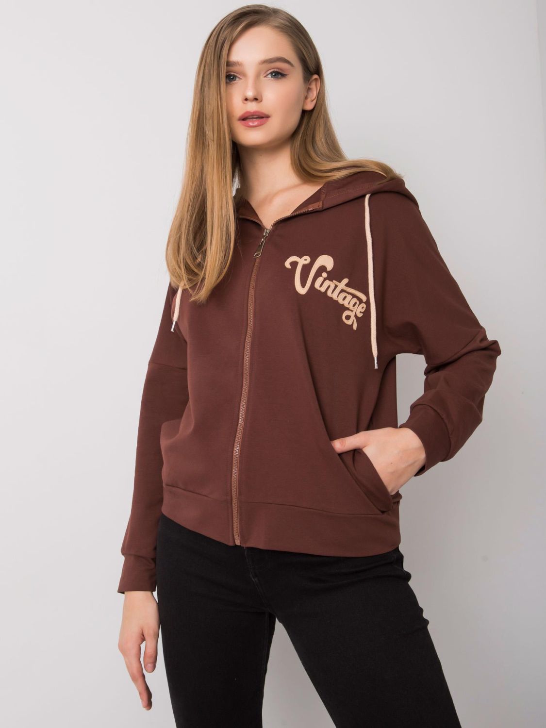 Felpa marrone con zip e cappuccio