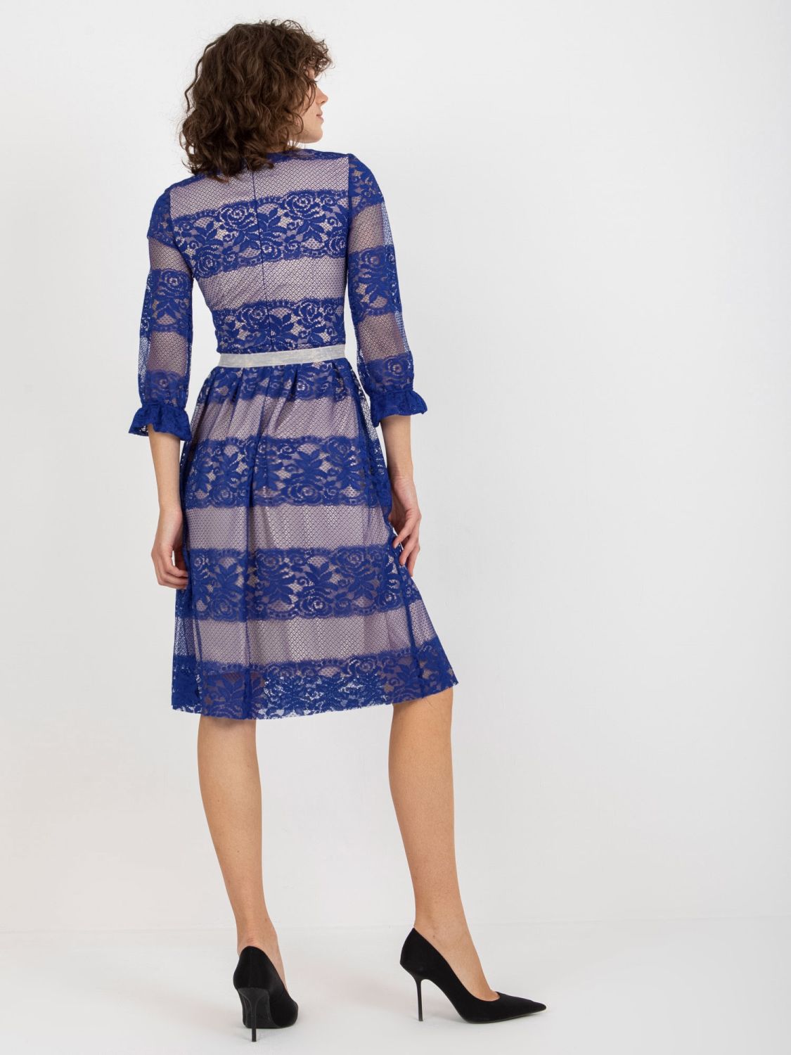 Abito cocktail midi cobalto con pizzo e cintura