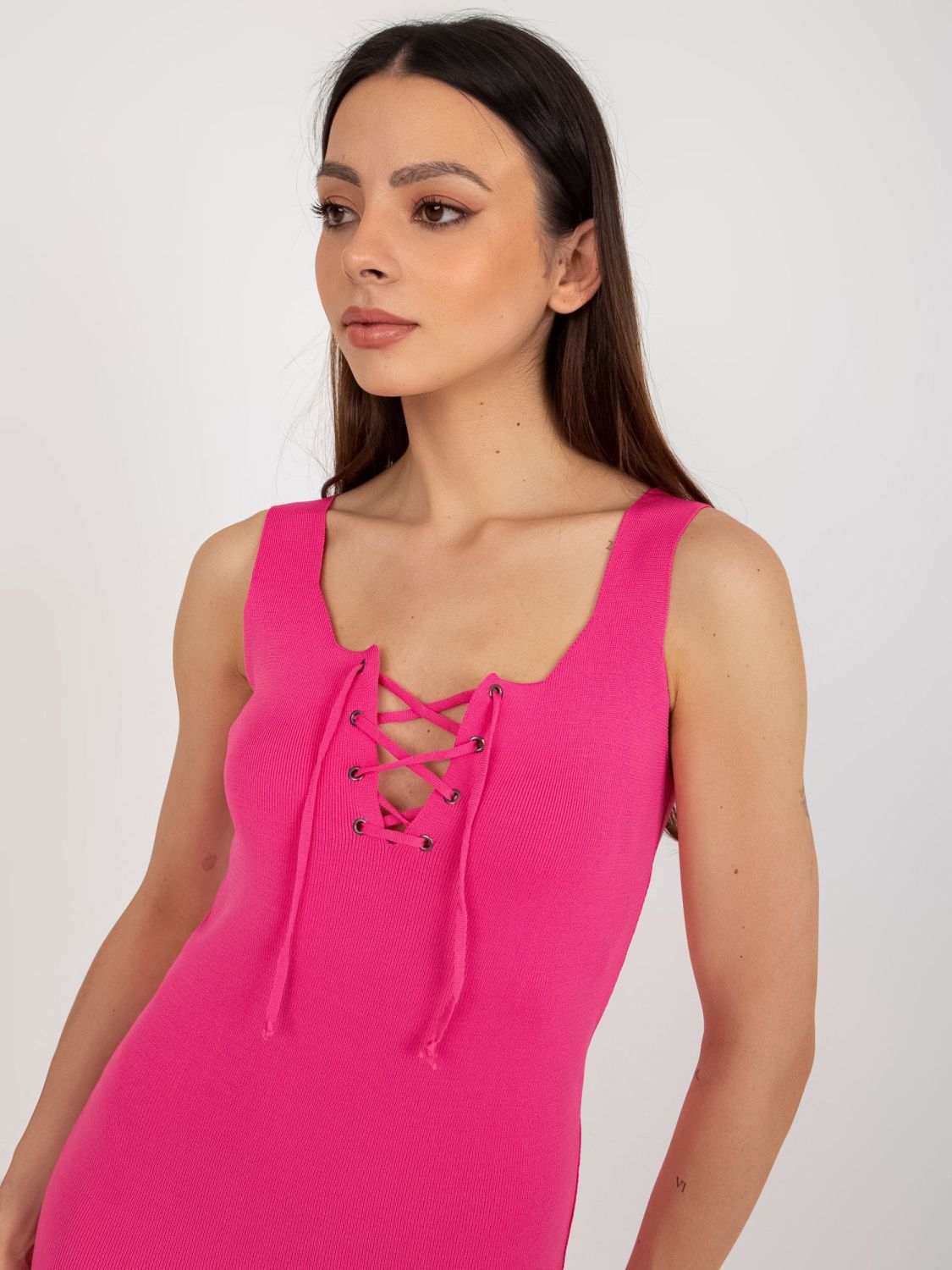 Abito aderente rosa in maglia