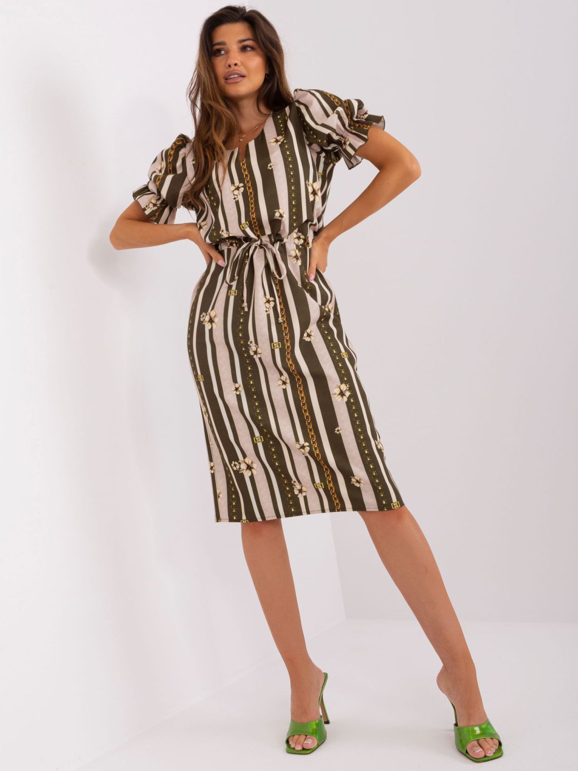 Abito midi khaki con stampa e maniche corte
