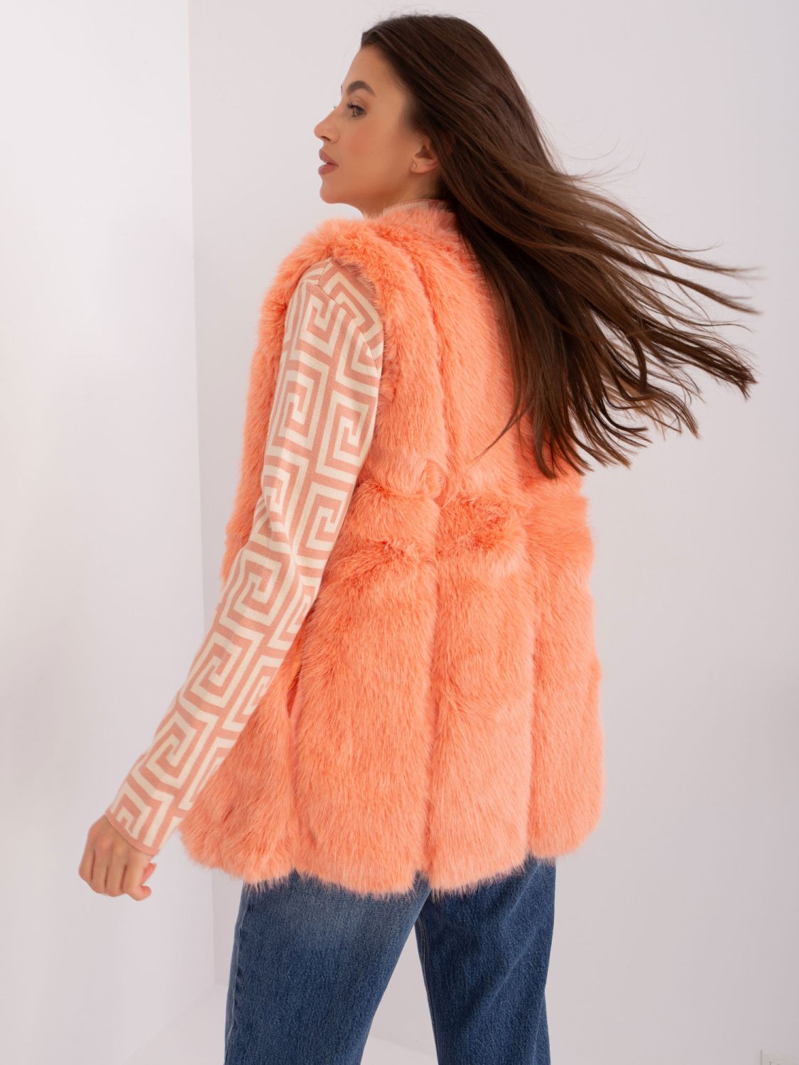 Gilet in pelliccia color pesca con fodera