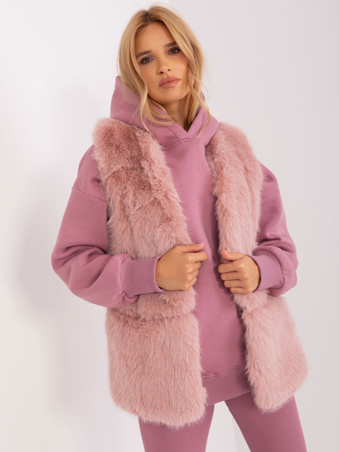 Gilet in pelliccia rosa chiaro da donna