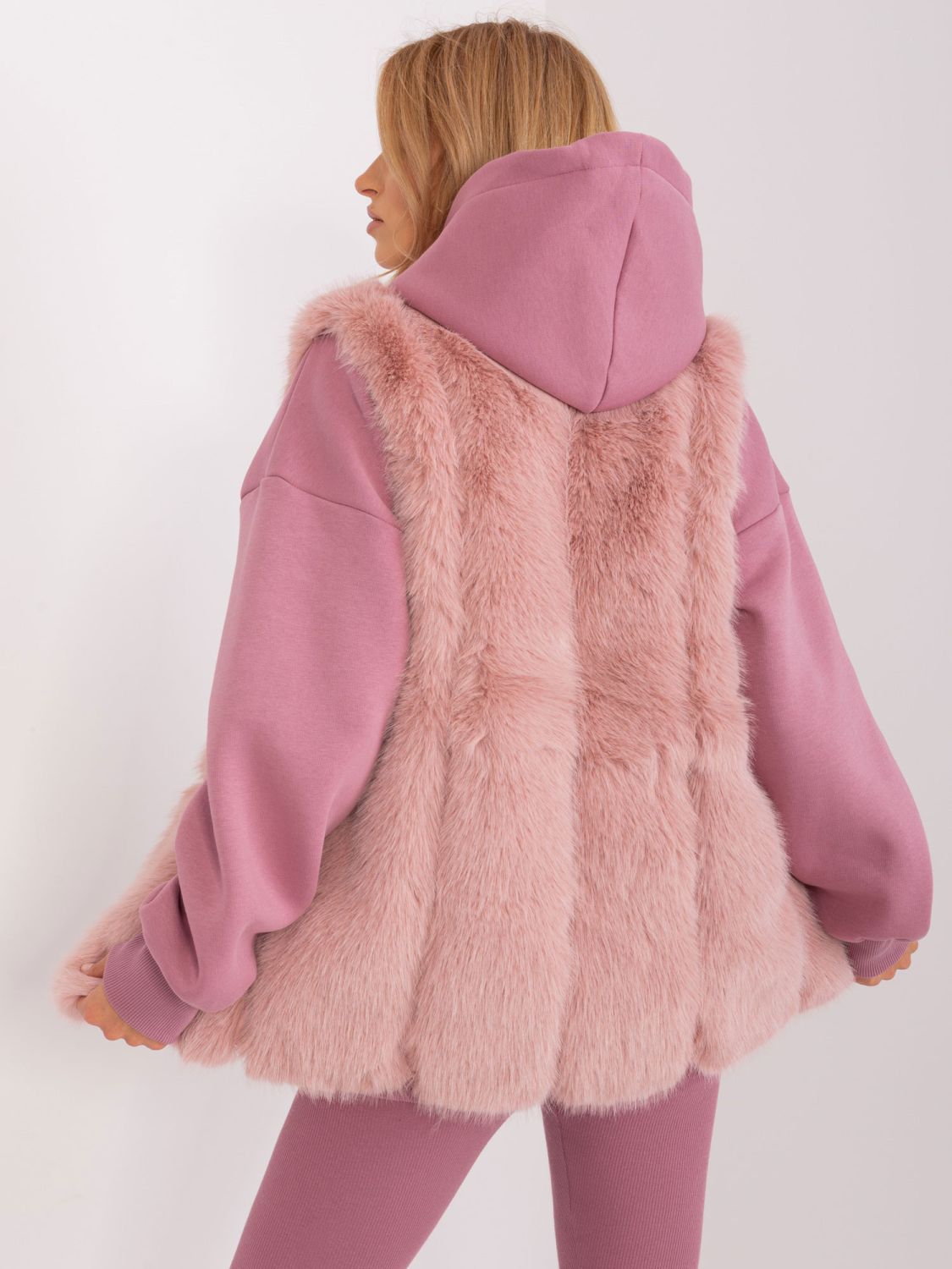 Gilet in pelliccia rosa chiaro da donna