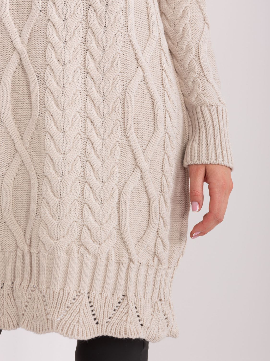 Abito midi beige con maniche lunghe