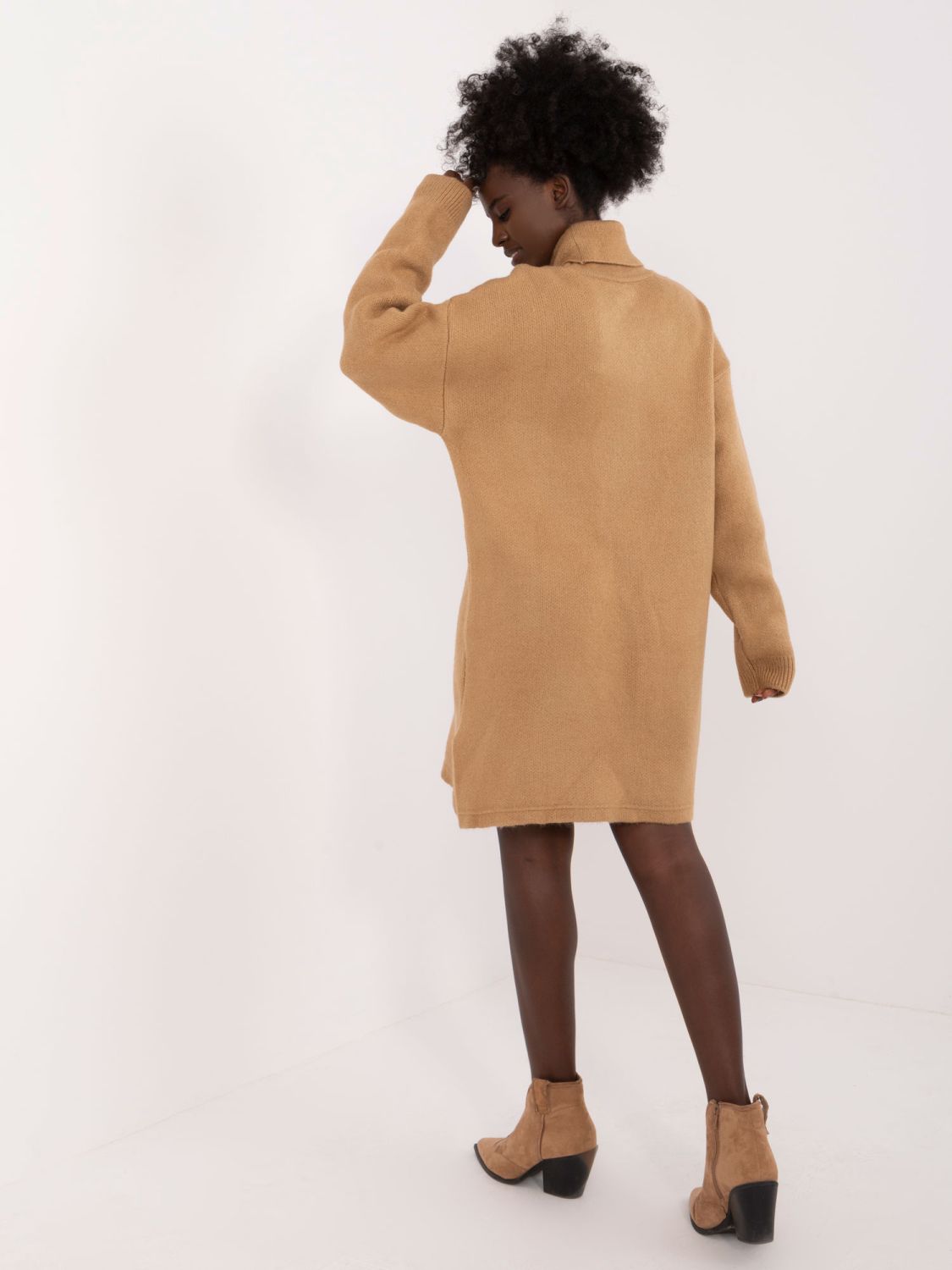 Elegante mini abito marrone con maniche lunghe