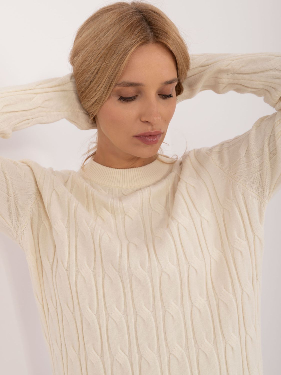 Elegantni ecru pulover s dugim rukavima