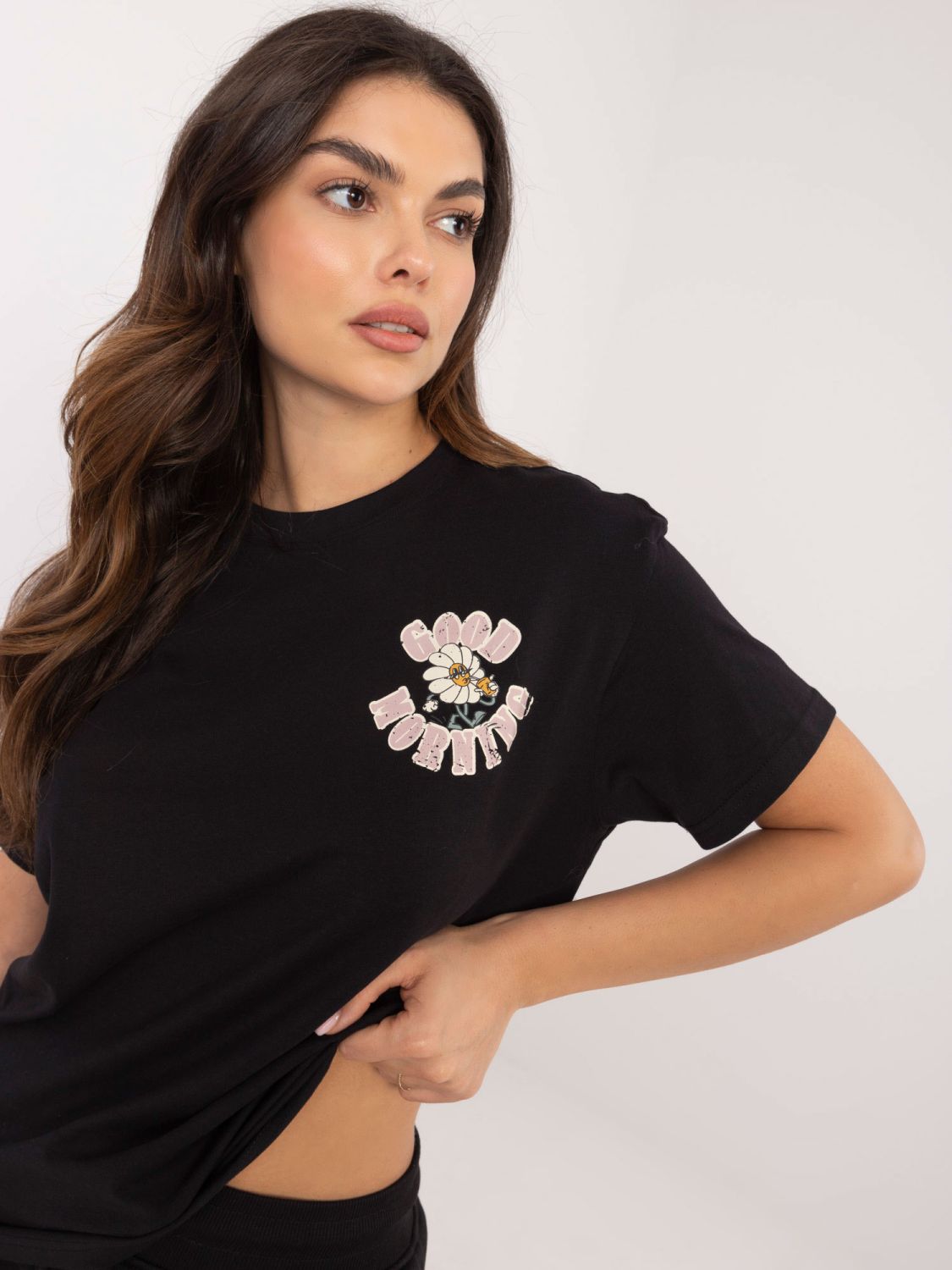 Blusa nera elegante a maniche corte