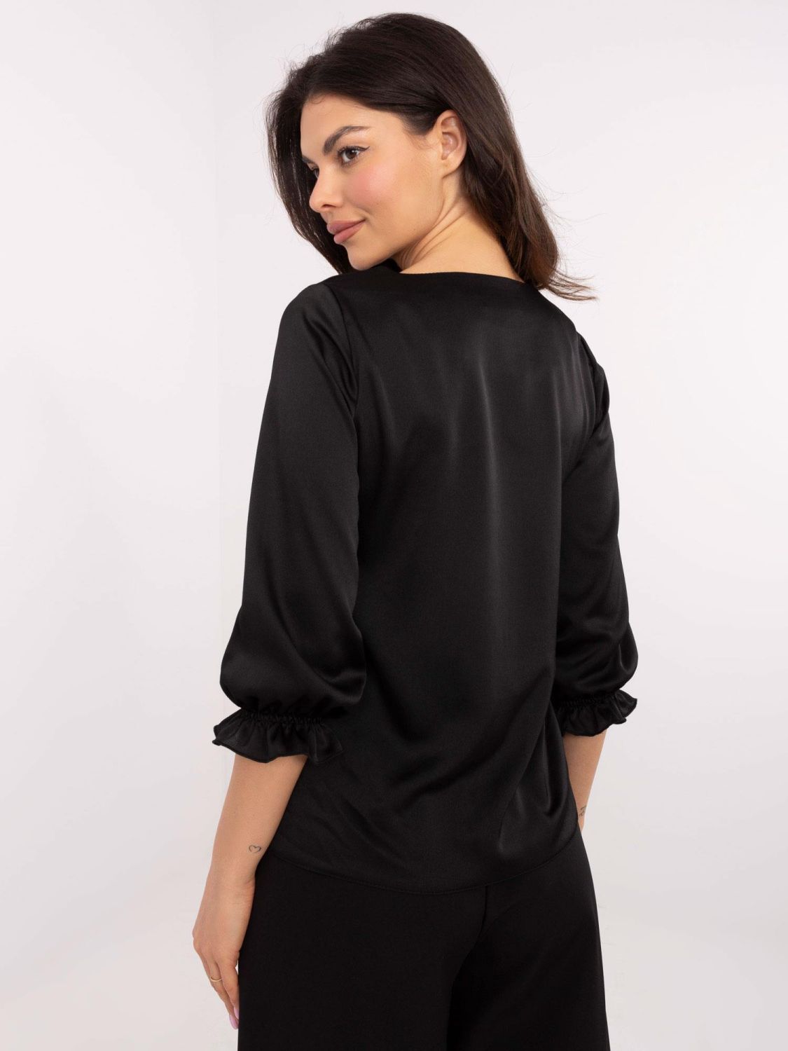 Elegantna crna bluzica s 3/4 rukavima