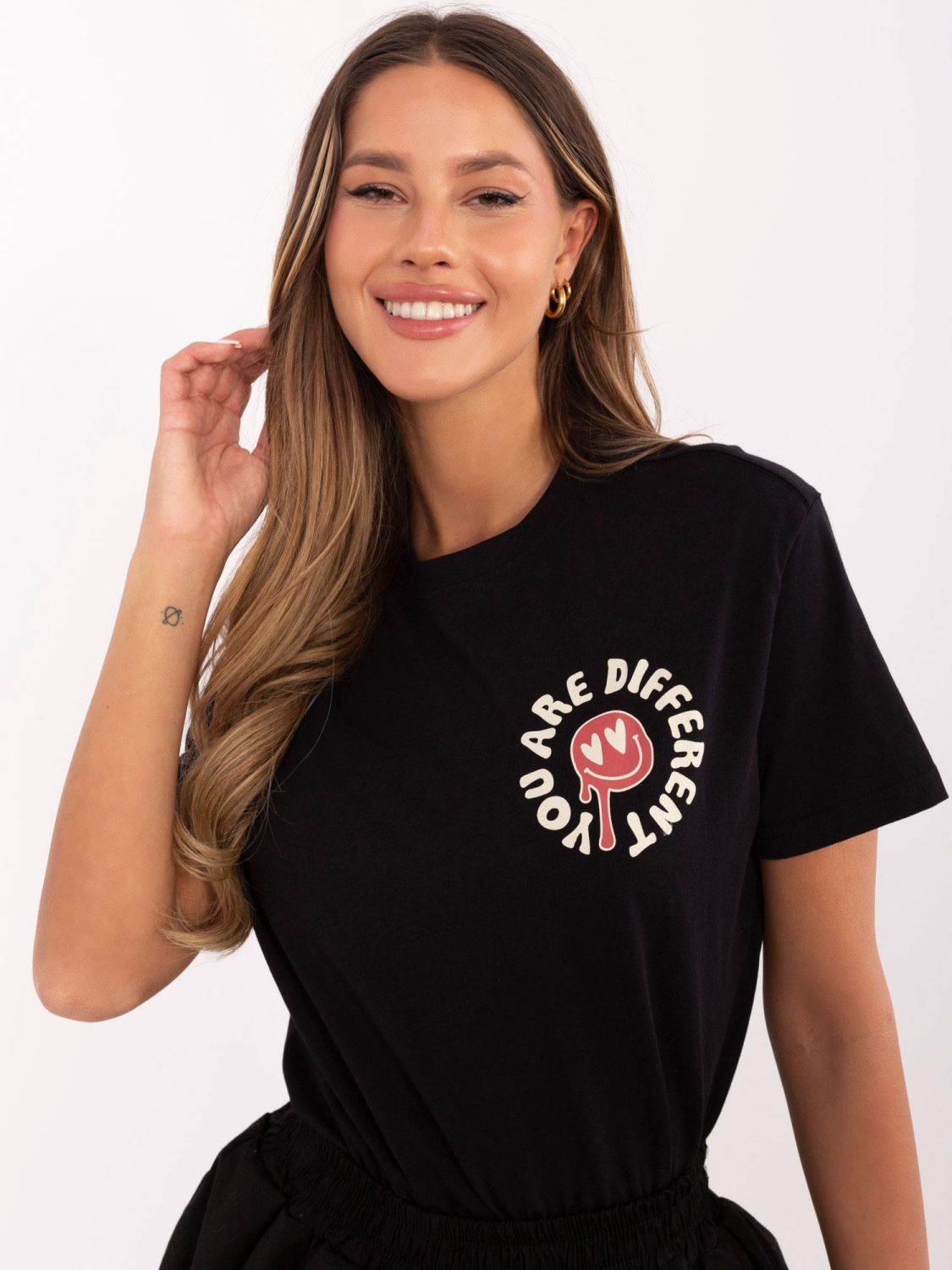 T-shirt grigia elegante a maniche corte