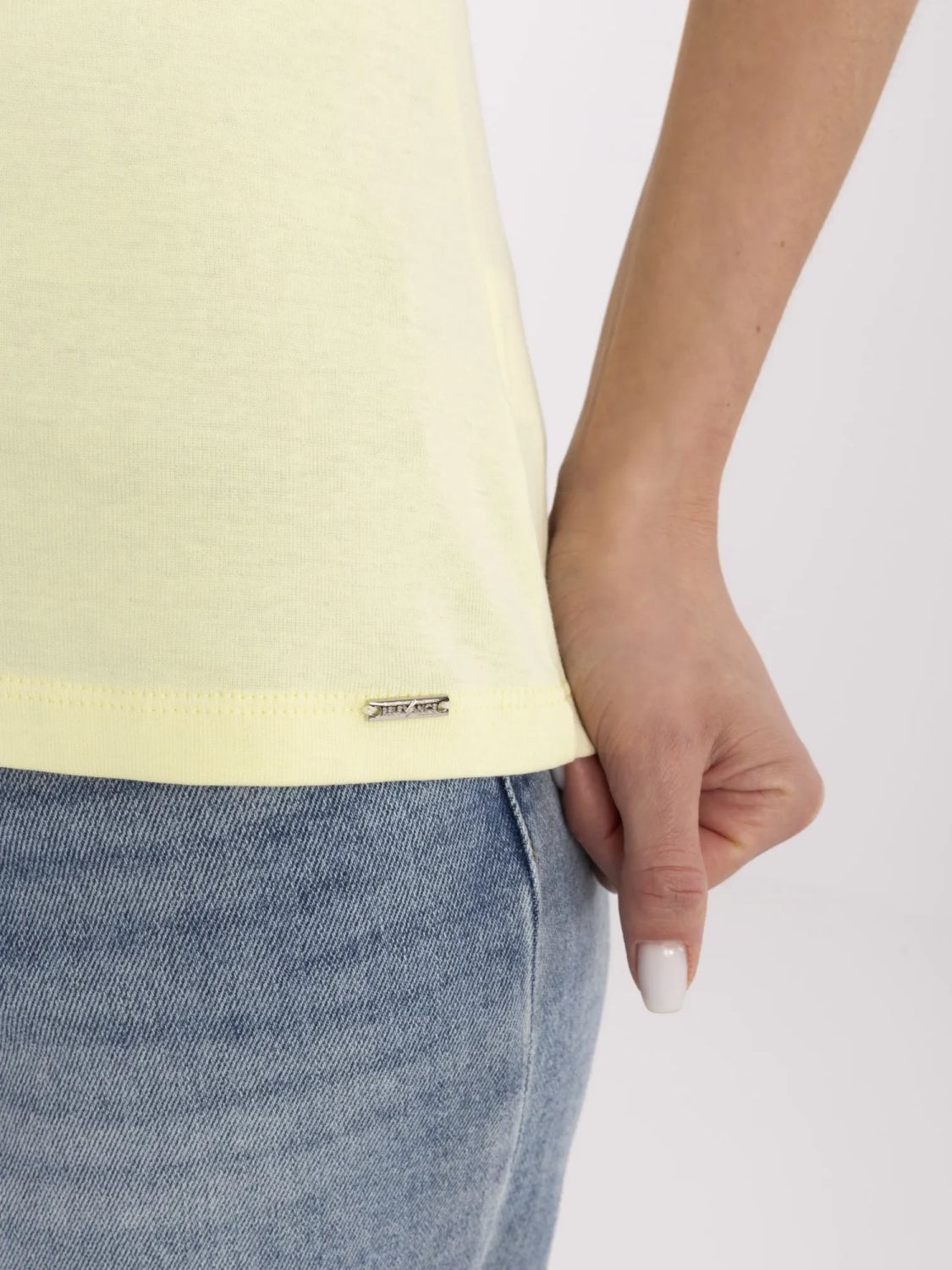 T-shirt gialla a maniche corte