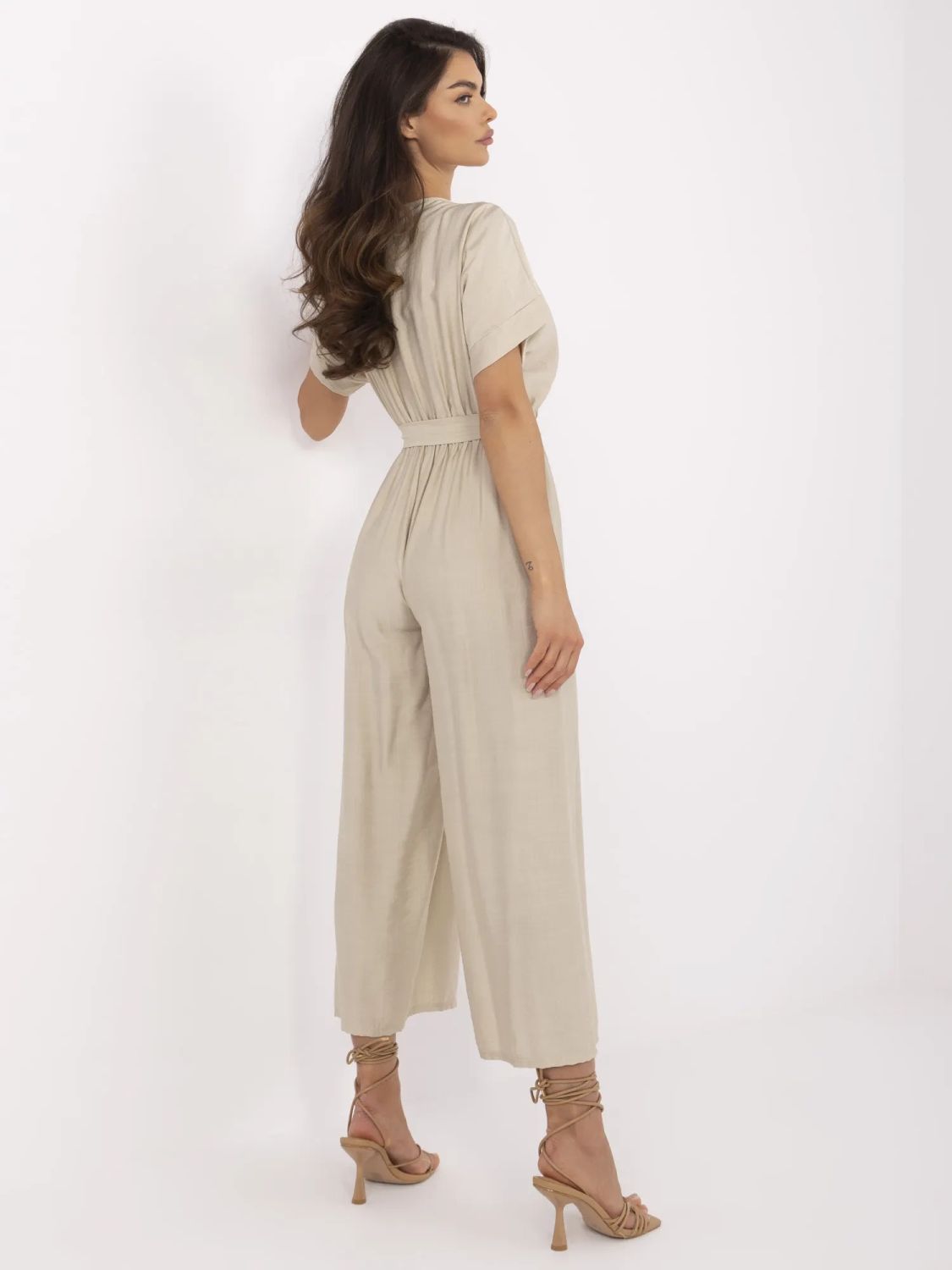 Salopette beige a maniche corte