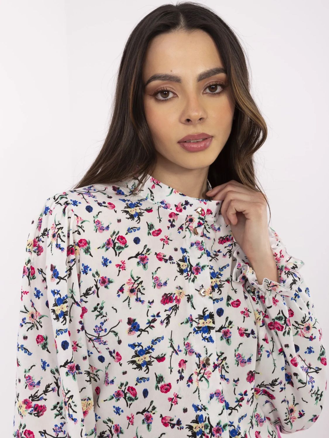 Elegante camicia bianca con motivo floreale