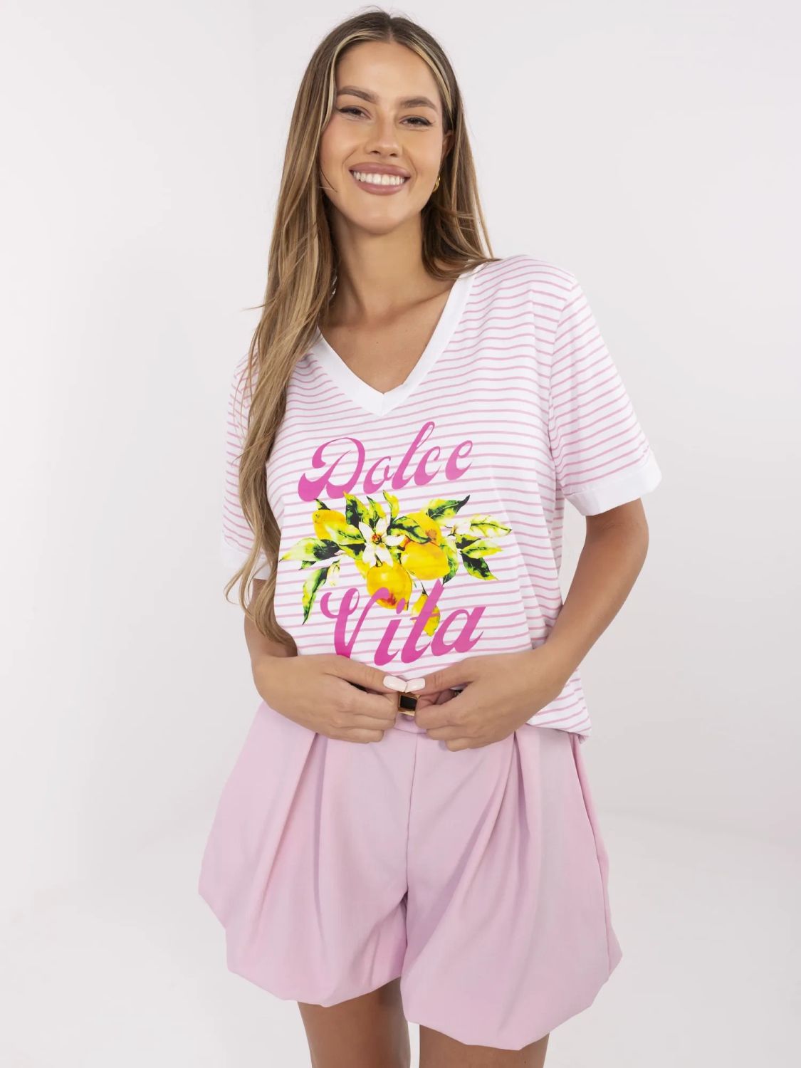 Blusa rosa elegante con scollo a V