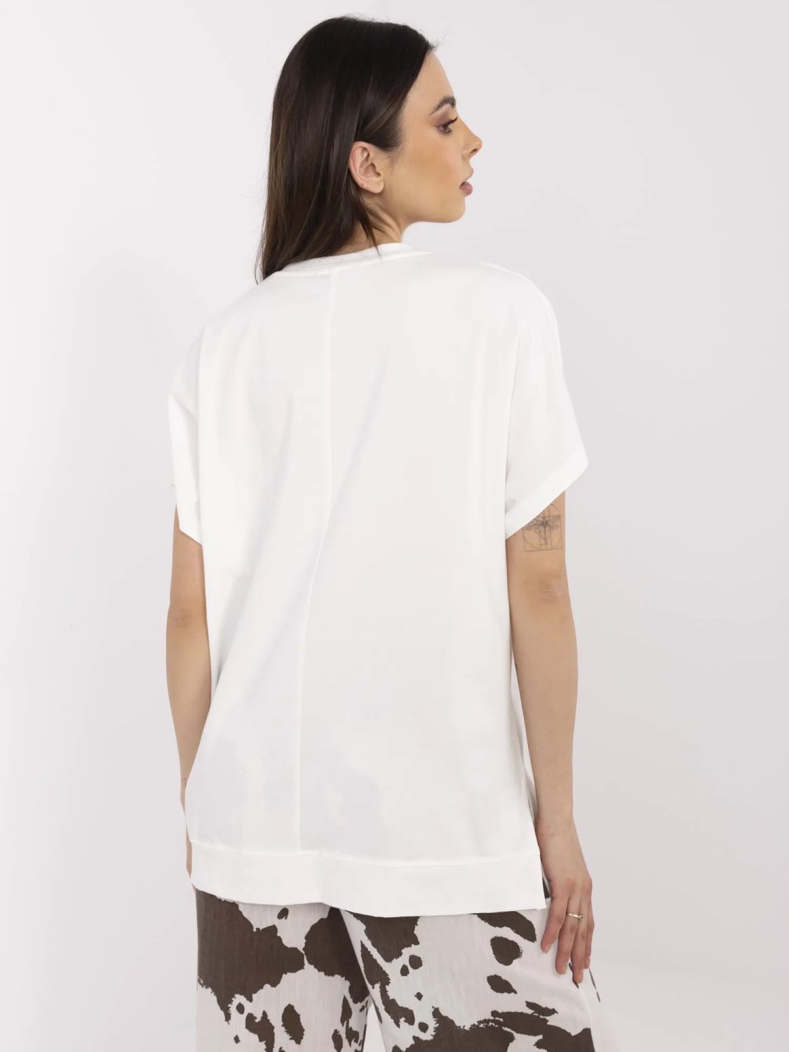 Elegantna bluza s aplikacijom