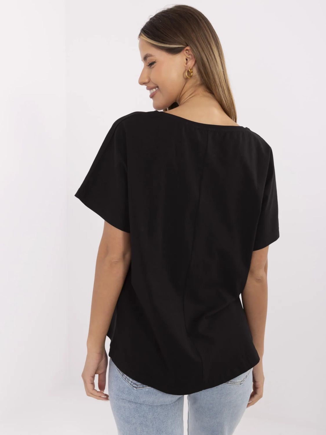 T-shirt nera elegante a maniche corte