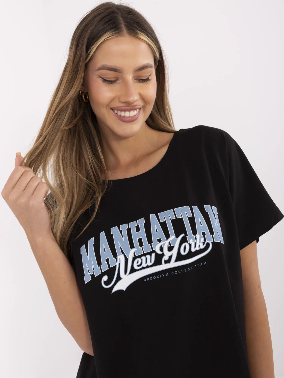 T-shirt nera elegante a maniche corte