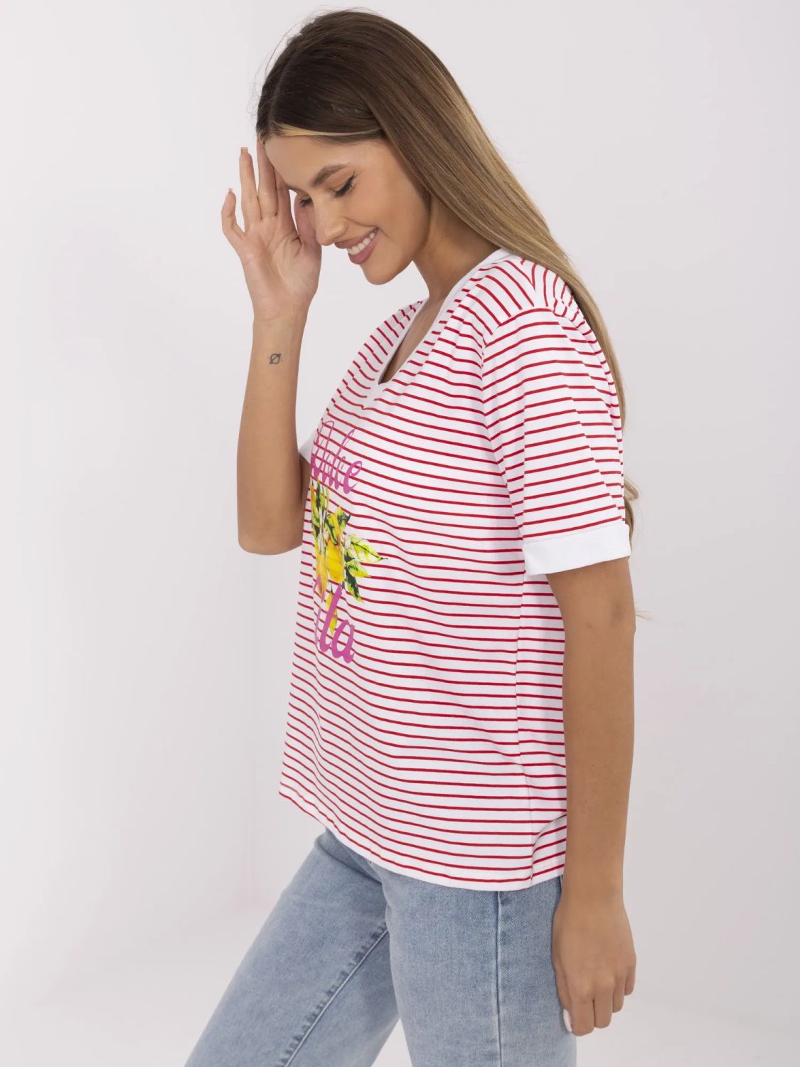 Blusa rossa elegante con scollatura a V