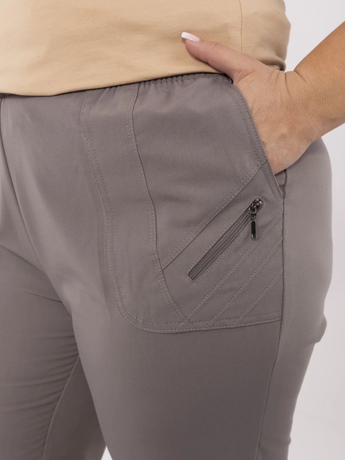 Pantaloni eleganti da donna in grigio scuro